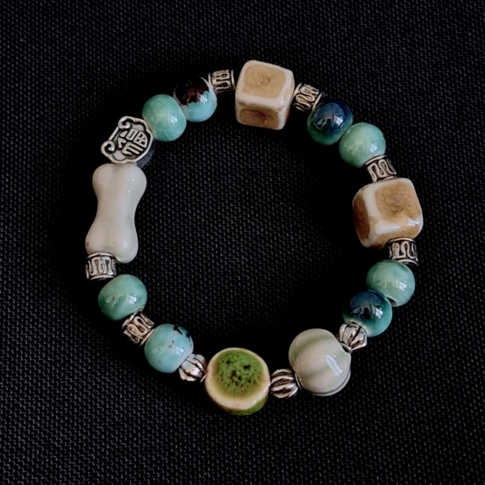 💎 3/$25 Elegant Green Ceramic Beaded and Silver Bracelet